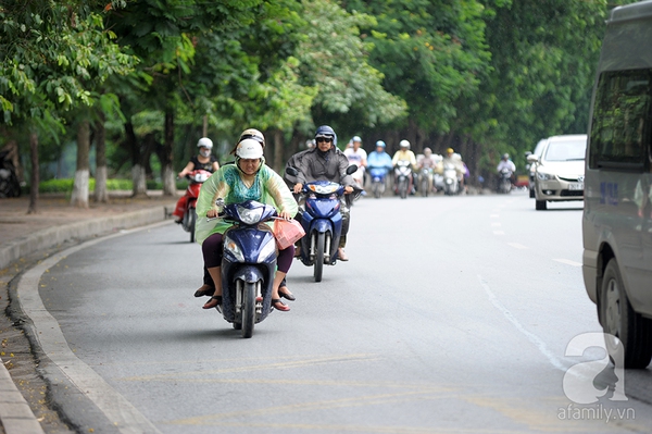 Mưa kéo dài, thời tiết Hà Nội mát mẻ như mùa thu